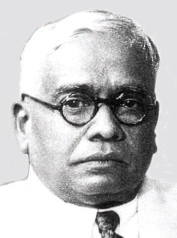 profile photo of portrait artist and painter Sawlaram Lakshman Haldankar (1882-1968) image credits Wikipedia commons & Paintphotographs.com